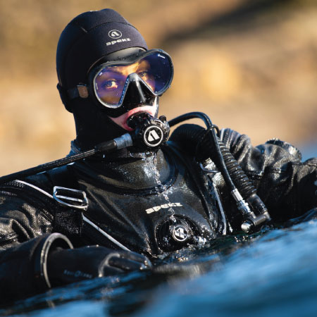 https://thehonestdiver.com/wp-content/uploads/2020/06/Apeks-VX1-Mask-White-Lady-Diver-Surface.jpg