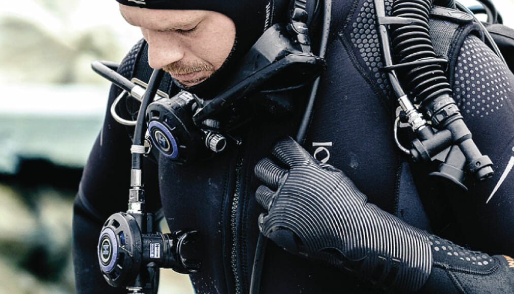 https://thehonestdiver.com/wp-content/uploads/2020/06/Fourth-Element-3mm-Gloves-Cold-Water-Diving-Stretch.jpg