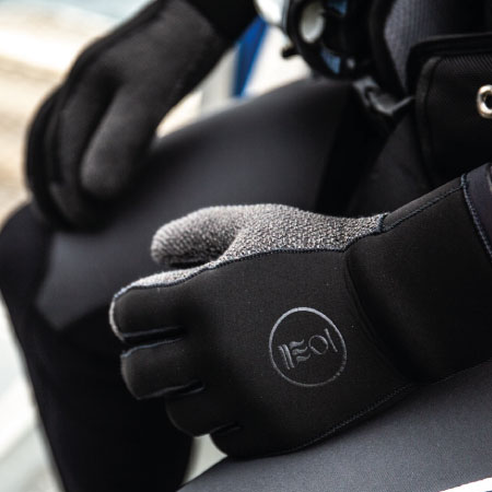 https://thehonestdiver.com/wp-content/uploads/2020/06/Fourth-Element-5mm-Kevlar-Diving-Gloves.jpg