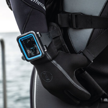 https://thehonestdiver.com/wp-content/uploads/2020/06/Fourth-Element-7mm-Mitts-Extreme-Cold-Water.jpg
