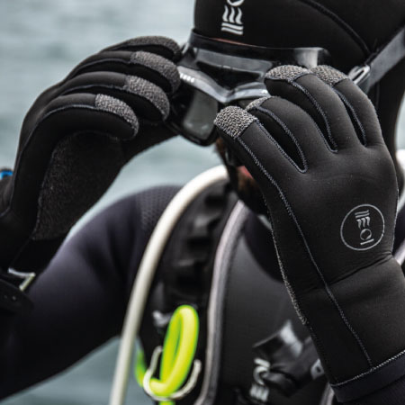 https://thehonestdiver.com/wp-content/uploads/2020/06/Fourth-Element-Kevlar-Diving-Gloves-Ghost-Net-Recovery.jpg