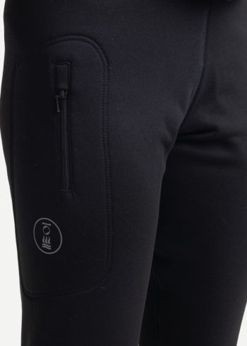 Close up of the pocket on the Fourth Element Ladies Arctic Leggings