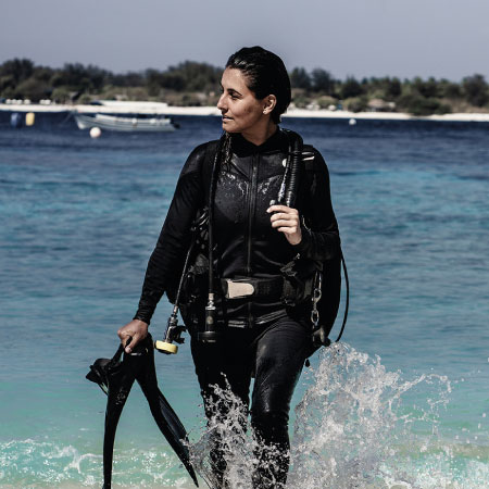 https://thehonestdiver.com/wp-content/uploads/2020/06/Fourth-Element-Ladies-Thermocline-Jacket-for-Scuba-Divers.jpg
