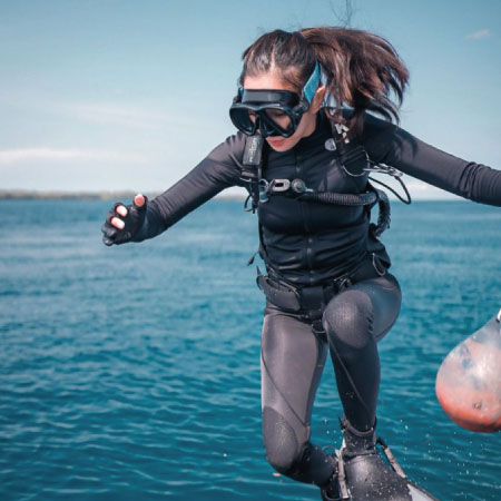 https://thehonestdiver.com/wp-content/uploads/2020/06/Ladies-Fourth-Element-Thermocline-One-Piece-Suit-for-tropical-diving.jpg