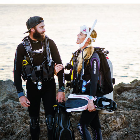 https://thehonestdiver.com/wp-content/uploads/2020/10/Cressi-Thor-Fin-Water-Side.jpg
