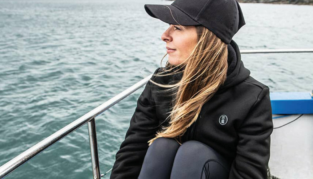 https://thehonestdiver.com/wp-content/uploads/2020/12/Fourth-Element-Arctic-Hoodie-Boat-Stretch.jpg