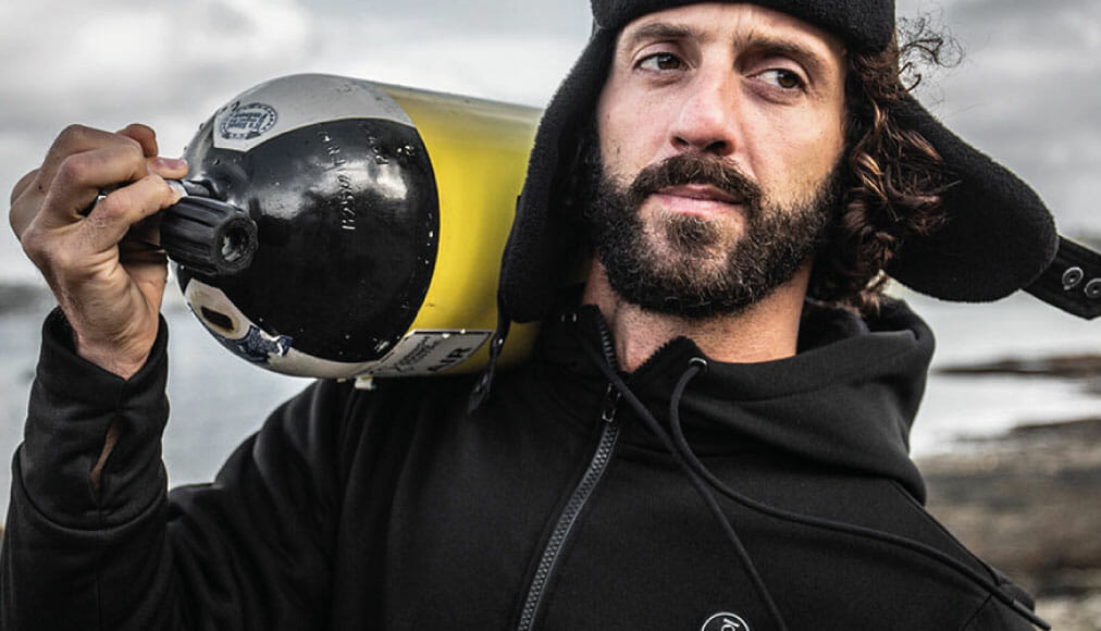 https://thehonestdiver.com/wp-content/uploads/2020/12/Fourth-Element-Arctic-Hoodie-Tank-Shoulder-Stretch.jpg