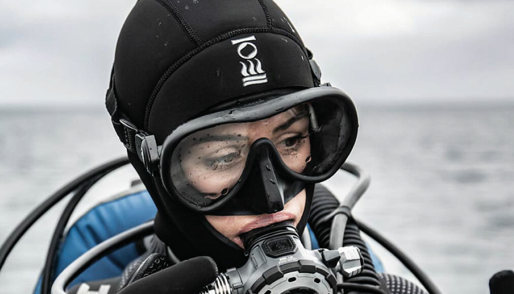 https://thehonestdiver.com/wp-content/uploads/2021/01/Fourth-Element-5mm-Ladies-Hooded-Vest-Boat-Diving.jpg