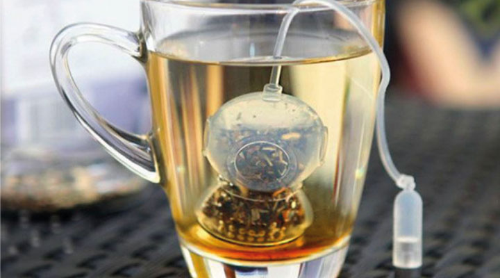 Christmas gift ideas for scuba divers: Scuba diver tea infuser