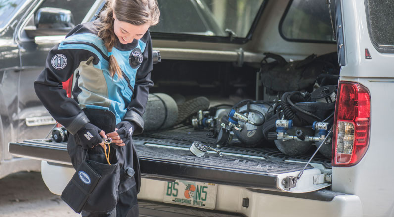 Diver preparing thoroughly to avoid needing to call the RNLI when scuba diving