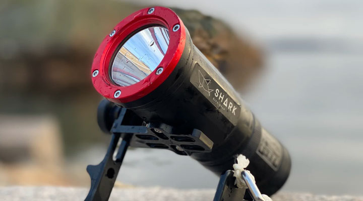 The Shark Artemis is the best dive torch for winter