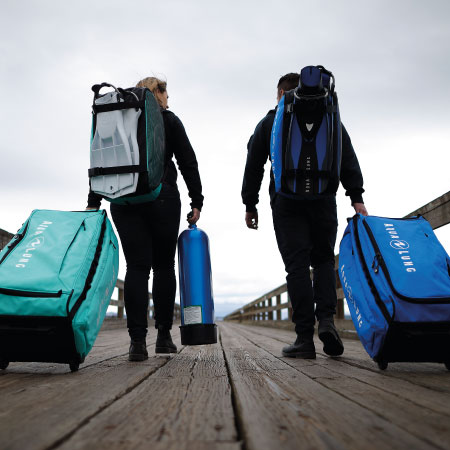 https://thehonestdiver.com/wp-content/uploads/2023/02/Divers-carrying-luggag-in-the-Aqualung-Duffel-Pack.jpg