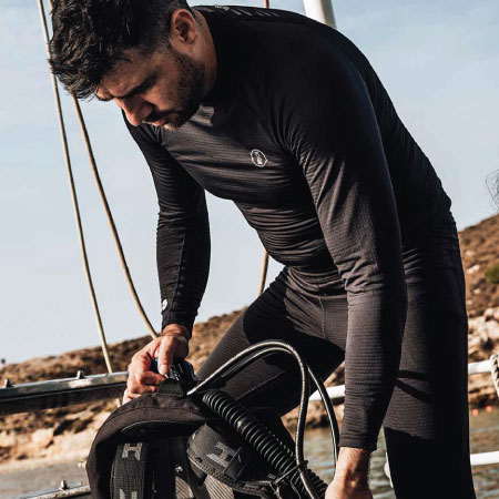 https://thehonestdiver.com/wp-content/uploads/2024/01/Fourth-Element-J2-Longsleeve-Top-drysuit.jpg