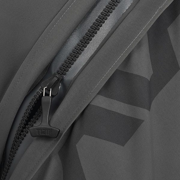 Close up of the Avatar Airon 102 drysuit zip