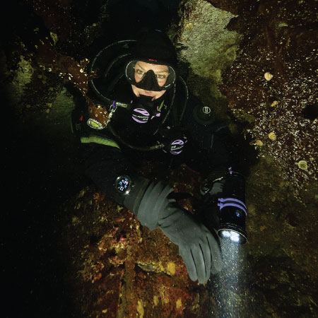 https://thehonestdiver.com/wp-content/uploads/2024/07/Shearwater-Tern-Range-Wreck-Diving.jpg